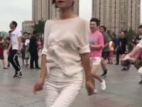 3分钟广场舞小姐姐视频,活力四射！3分钟广场舞小姐姐展现青春风采