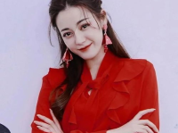 迪丽热巴娱乐吃瓜君,从“吃货女神”到“时尚女神”，娱乐圈的蜕变之路