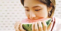 笑于正在相亲节目里当吃瓜公共安宁自曝20岁时顾虑嫁不出去，刘晓庆事变最新进步！警方立案考核幼20岁前男友遭帮理威吓！-炸裂大瓜！21岁足球运发动睡了上百名女生高能闲话纪录被曝光，“浪姐”左幼青的劲爆恋