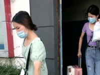 两个人干活的小姐姐照片,共绘美好未来”