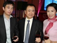 文娱吃瓜：入行前做过这些管事！赵丽颖曾是出售员他挖粪坑。今日吃瓜fun必吃大瓜揭秘2024年文娱圈最新热议事宜！（抖音热门｜）及自曝被打产业被偷直播辟谣…才一天圈再曝多个离谱大瓜